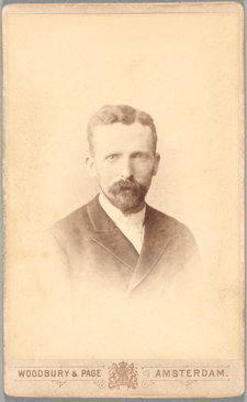 Woodbury & Page, Theo van Gogh, c. 1889,  albumen print, 10.3 × 6.5 cm, Van Gogh Museum, Amsterdam (Vincent van Gogh Foundation)